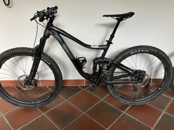 Die Polizei fragt, wem dieses Mountainbike der Marke Giant gehört. Die Polizei hat es in Detmold sichergestellt. - © Polizei Lippe