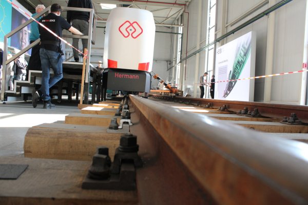 Obwohl die Monocab-Bahn schon fährt, ist es noch ein weiter Weg bis zur Realisierung des Projekts. - © Kyrill von Matuschka