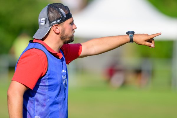 Nach seinem Engagement beim SV Diestelbruch-Mosebeck hat Roy Wangert einen neuen Trainerposten. Seit Mitte November trainiert er die erste Frauenmannschaft beim FC Donop-Voßheide. - © Egon Penner