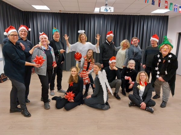 Weihnachtsstimmung beim Meisterchor "iuvento musica". Die Sänger suchen dringend Verstärkung. - © Michaela Weiße