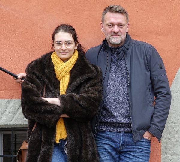 Mina Richman ging als gebürtige Mina Schelpmeier zur Grundschule Elkenbrede und zum Lohfeld (Abitur) in Bad Salzuflen. Sie ist sogar mit Dirk Schelpmeier über drei Ecken verwandt. Heute lebt sie in Bielefeld und hat regelmäßig Konzertauftritte in ganz Deutschland (im November in Oldenburg). Dirk Schelpmeier ist heute Dozent an der Hochschule OWL im Fachbereich Medienproduktion und selbstständiger Fotograf. Er hat unter anderem die Cover und Bandfotos der Guano Apes oder der Donots gestaltet. - © Axel Bürger
