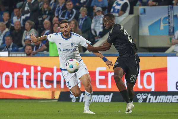 Bei seinem Zweitligadebüt in Magdeburg bekam es Ilyas Ansah (r.) am 22. September 2023 gleich mit dem italienischen Ex-Nationalspieler Cristiano Piccini zu tun. - © Imago Images