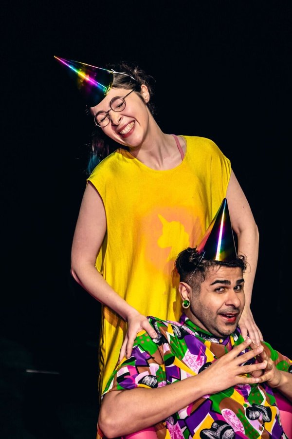 Das Neinhorn begeisterte die Extertaler Kita-Kinder. - © Landestheater Detmold