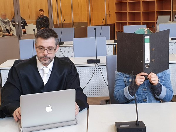 Eine 36-Jährige aus Detmold muss sich als mutmaßliche IS-Terroristin vor dem Oberlandesgericht in Düsseldorf verantworten. - © Martin Höke
