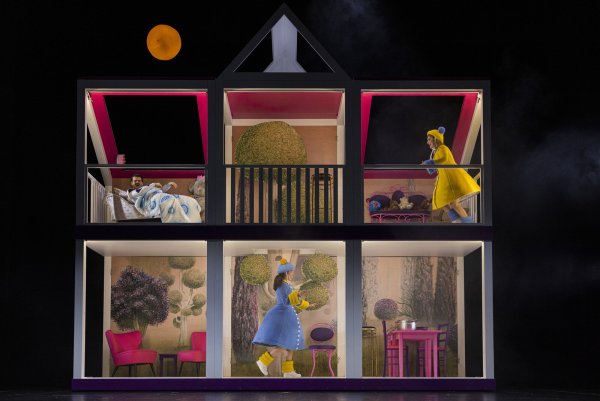 Paul Enev, Laura Götz und Meike Hoßbach. - © Jochen Quast/Landestheater Detmold