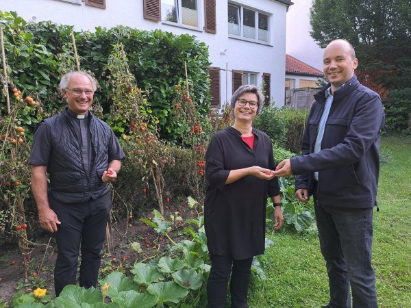 Annkathrin Tadday bildet zusammen mit Pfarrer Markus Jacobs (links) und Oliver Lohre das Leitungsteam im Pastoralverbund Lippe-Detmold. - © Carolin Brokmann-Förster