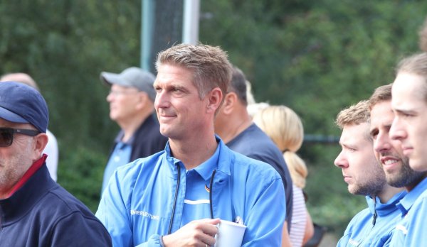 Mittendrin bei den Endspielen in Lemgo im vergangenen Jahr: Andreas Suermann ist der Vorsitzende des Fördervereins, der das Nationale Deutsche Jüngstentennis-Turnier ausrichtet. - © Sebastian Lucas