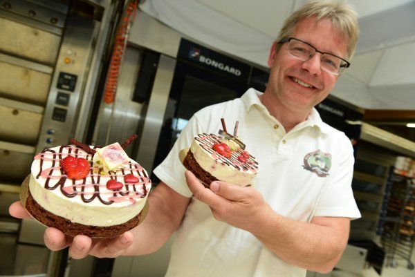 Das ganz besondere Geschenk: Eine Torte mit Varieté! - © Nicole Ellerbrake