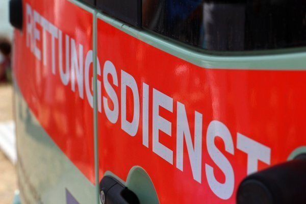 Zwei Frauen wurden bei dem Unfall leicht verletzt. - © Symbolbild: dpa