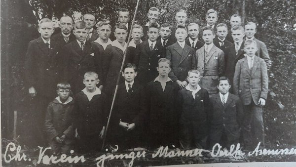 Die Jünglingsvereine Oerlinghausen und Asemissen haben sich im Oktober 1926 zum CVJM Oerlinghausen-Asemissen zusammengetan. - © Archiv August Westerheide