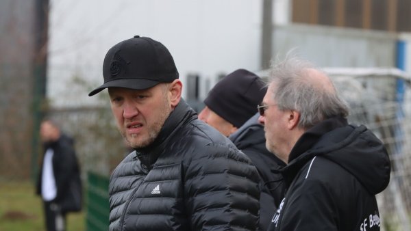 Der letzte Einsatz für BHK: Jan Schaper beim 2:6 gegen die SG Belle-Cappel. - © Sebastian Lucas