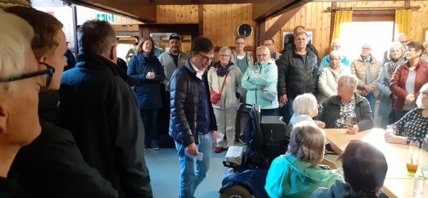 Bürgermeister Martin Hoffmann (Mitte) begrüßt die knapp 160 Ehrenamtlichen und dankt auch im Namen von Verwaltung und Rat für deren Engagement. Fotos: Till Neuhaus - © Till Neuhaus