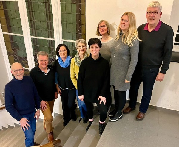 Zum neuen Vorstand des Philharmonischen Chores gehören Dr. Hans-Joachim Pleuser (von links), Ingo Einwachter, Monika Rey, Magdalena Grawe, Chorleiterin Heike Scholl-Braun, Mia Philippi, Katharina Hackmann und Dr. Piet Breed. - © Philharmonischer Chor Lippe