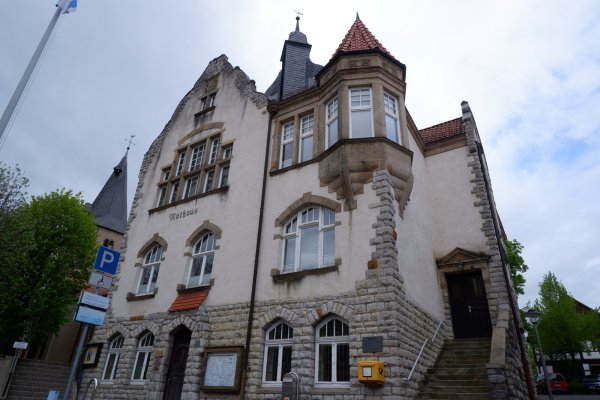 Das Barntruper Rathaus. In der Verwaltung soll eine hohe Fluktuation herrschen. - © Lorraine Brinkmann