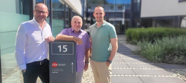 Die "Reisemacher": Christoph Knobloch (von links), Ingo Dobbert und Oliver Dobbert sind die Geschäftsführer von CTS Reisen. - © Katrin Kantelberg