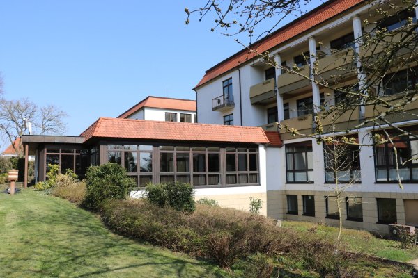Das Gelände, auf dem das Sophienhaus steht, befindet sich in bester Lage nahe des Kurparks. Bisher gelten hier größtenteils die strengen Auflagen des Kursondergebiets. Die Stadt will nun einen neuen Bebauungsplan auflegen. - © Sven Kienscherf