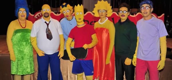 Rückblick online auf den Alverdisser Karneval der letzten fünf Jahre: die "Carnevalos" feiern dieses Jahr nach dem Motto "zu Hause feiern helau" vor dem Bildschirm mit einem 36 Minuten-Video. - © Screenshot: Carnevalos.de