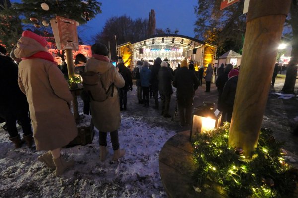 Musik gibt es auf der Winterbühne und an gastronomischen Ständen. Für alles müssen Gebühren an die GEMA gezahlt werden. Weil die Kosten für eine Gesamtbeschallung zu hoch wären, hat die Werbegemeinschaft davon Abstand genommen. - © Sven Koch