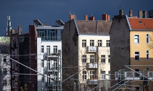 In 57 NRW-Städten soll ab März die Mietpreisbremse gelten. - © dpa