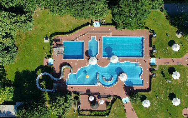 Das Bega-Bad aus der Vogelperspektive. Diese Aufnahme stammt von einer Drohne. - © Stadtwerke Bad Salzuflen