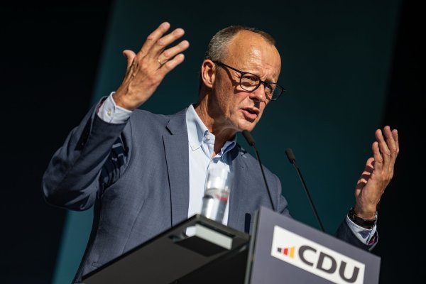 Friedrich Merz (CDU), Bundesvorsitzender, spricht beim Wahlkampfabschluss der CDU Brandenburg auf dem Bassinplatz. - © (c) Copyright 2024, dpa (www.dpa.de). Alle Rechte vorbehalten