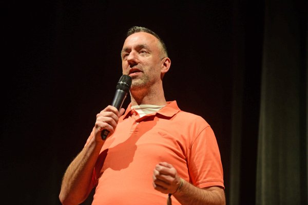 Comedian Matthias Jung gibt unterhaltsame Erziehungstipps. - © Nicole Ellerbrake