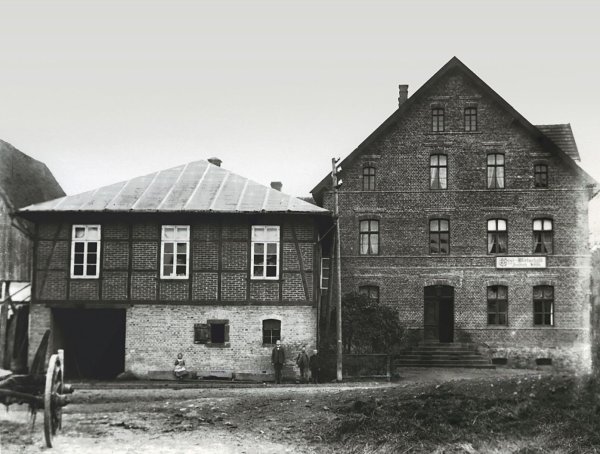 Der Gasthof Sibille vor dem großen Dorfbrand von 1904, vermutlich ist das Foto um 1900 entstanden. - © G. Poppe