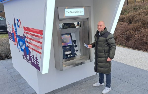 Oliver Ludwig glaubt, dass Geldautomatensprenger am Cube von Diebold Nixdorf, hier ein Beispiel aus Paderborn, scheitern werden. - © Jemima Wittig