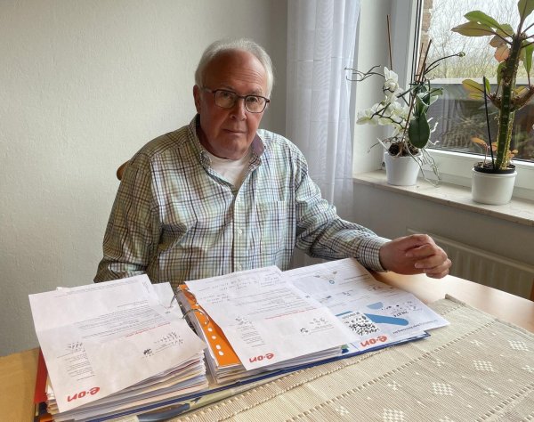 Wilfried Obersundermeyer erhielt vor wenigen Monaten zwei Mahnungen von EON - obwohl er gar kein Kunde dort war. - © Shannon-Lee Bendig