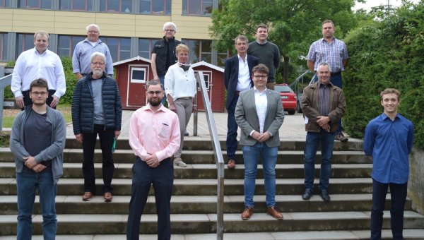Gehen motiviert auf Stimmenfang. Die 16 Kandidaten der Kalletaler CDU für die Kommunalwahl im September. - © CDU Kalletal