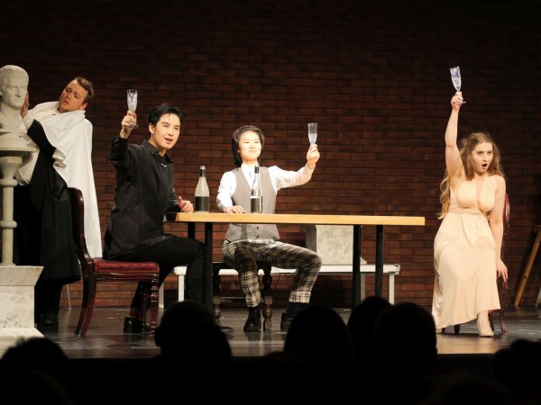 Umjubelte Doppelpremiere der Opernschule der Hochschule für Musik im Sommertheater. Mit Jonas Domeier, Zhanxiang Peng, Ge Fang und Kristina Sokova (von links). - © Thomas Krügler
