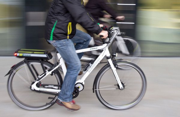 Nach der Begutachtung des Rades sollte auf jeden Fall eine Probefahrt folgen. - © dpa