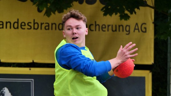 Der Zerbe-Nachfolger: Jarnes Faust, hier noch beim Beachhandball in Kirchheide, greift ab Mittwoch bei der U20-Europameisterschaft in Slowenien an. - © Jörg Hagemann