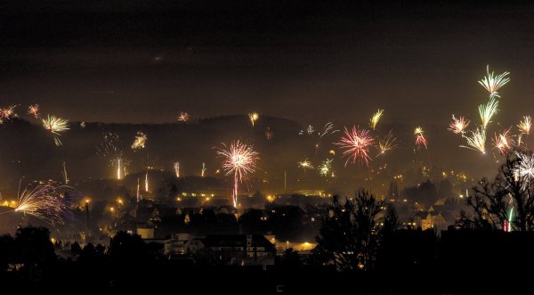 Feuerwerk über Detmold: Mal sehen, welche Raketen 2024 so gezündet werden. - © Torben Gocke