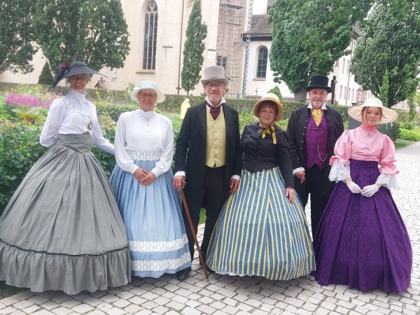 Mitglieder der Kulturwerkstatt Blomberg haben sich jüngst auch auf der Landesgartenschau in Höxter präsentiert und Werbung für ihr Festival gemacht. - © Michaela Weiße