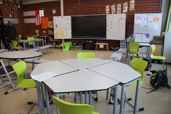 So sehen die bereits angeschafften neuen Tische und Stühle in der Grundschule Langenholzhausen aus. - © Archivfoto: Nadine Uphoff