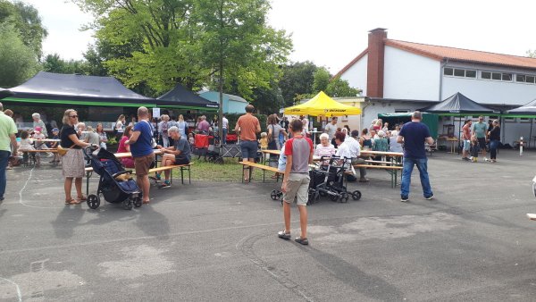 Wie 2022 lädt der Kulturring zum Dorffest an das Bürgerhaus ein. - © Kulturring Wüsten