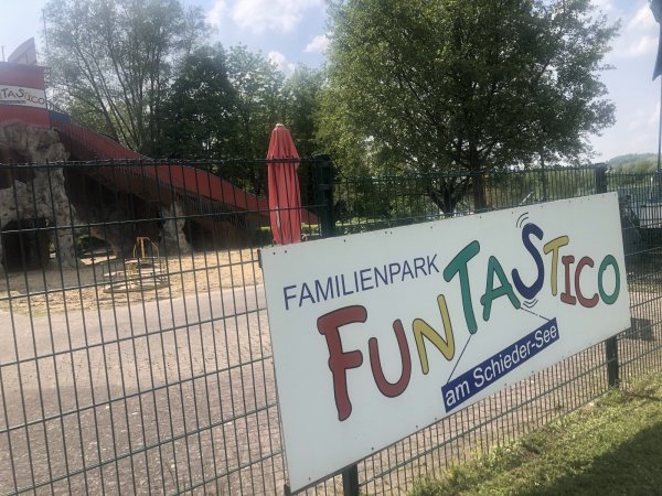 Der Funtastico am Stausee ist und bleibt ein Freizeitpark, findet das NRW-Gesundheitsministerium.  - © Silke Buhrmester
