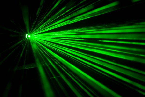 Ein mysteriöses grünes Licht über Hiddesen wirft Fragen bei den Anwohnern auf. - © Symbolbild: Pixabay