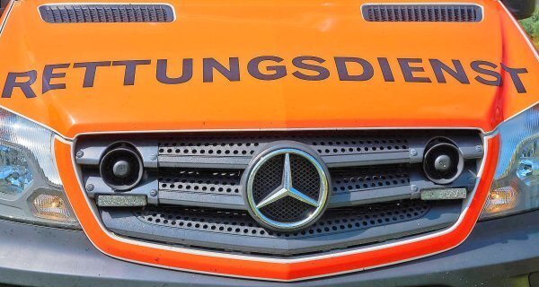 Der Fahrer wurde leicht verletzt, er stand mutmaßlich unter dem Einfluss von Alkohol. - © Symbolbild: Pixabay