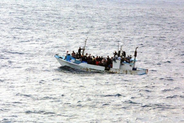 Die SPD-Fraktion bittet die Verwaltung zu prüfen, ob und in welcher Form Leopoldshöhe dem Bündnis „Sicherer Hafen" in der Bewegung "Seebrücke" beitreten kann. Unser Symbolfoto zeigt ein Flüchtlingsboot. - © Gerd Altmann/Pixabay