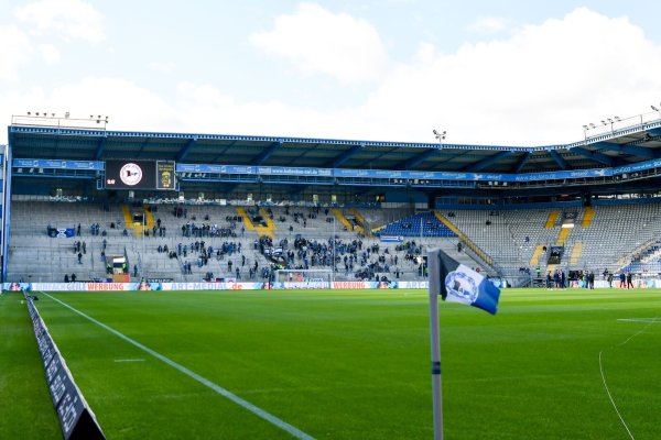 Arminia Bielefeld fährt einen kräftigen Sparkurs. Dafür müssen Mitarbeiter mit auslaufenden Verträgen gehen. Doch das allein genügt nicht. - © Nico Pätzel