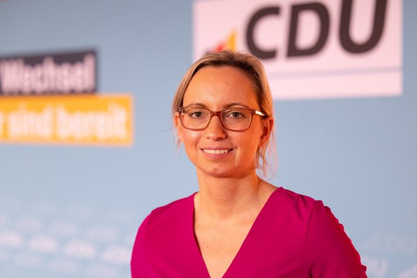 Bei der Ernennung zur OB-Kandidatin der CDU war die Welt für Christiana Bauer noch in Ordnung. - © Oliver Krato