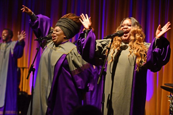 Halligalli für Jesus: Die Gospelsänger kamen in Bad Meinberg gut an. - © Nicole Ellerbrake