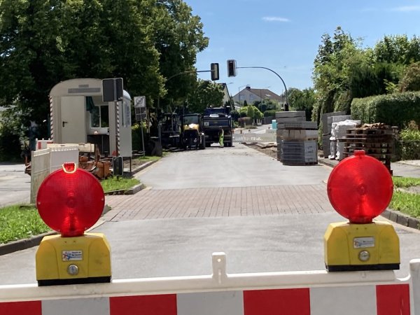 In vollem Gang sind die Arbeiten für die neue Bushaltestelle an der Leopoldstaler Straße. - © Cordula Gröne