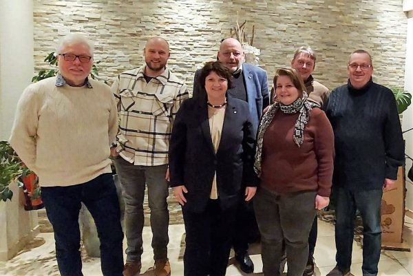 Von jetzt an gemeinsam: Heinz Grützmacher, Matthias Kaiser, Ellen Stock, Rainer Brinkmann, Janina Moritz, Axel Wiebusch und Detlef Steffen (von links). - © SPD Lage