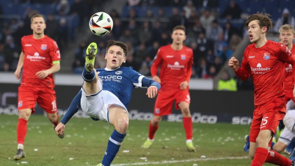 Innenverteidiger Maximilian Großer und seine Kollegen von Arminia Bielefeld mussten zuletzt acht Gegentore in vier Ligaspielen hinnehmen. - © Oliver Krato