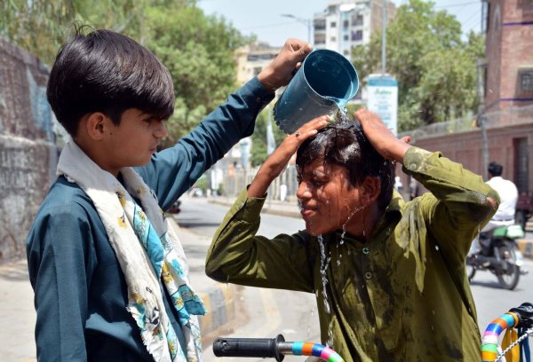 Temperaturen von über 40 Grad sind in Südasien um diese Jahreszeit nicht ungewöhnlich. - © Ppi/PPI via ZUMA Press Wire/dpa