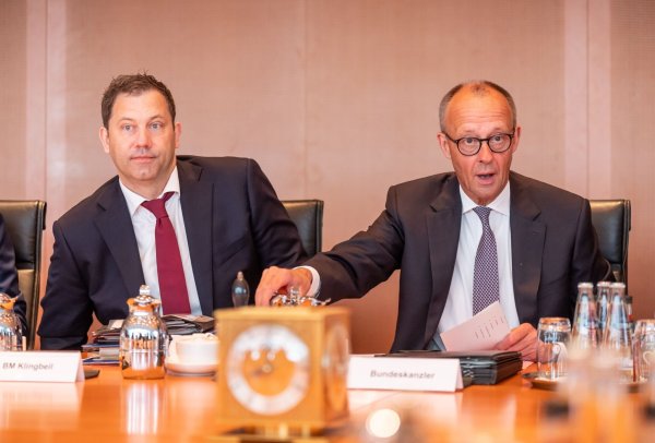 Klingbeil brachte erstmals einen Haushaltsentwurf ins Kabinett ein. - © Michael Kappeler/dpa