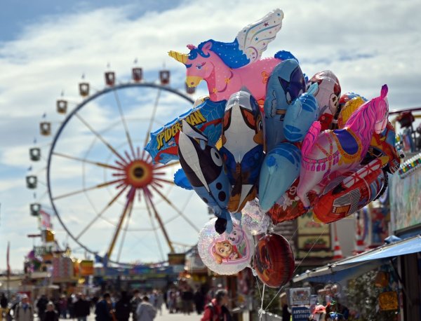 Die «kleine Wiesn» soll nächstes Jahr eine Woche länger dauern (Archivbild). - © Niklas Treppner/dpa